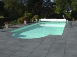 Lot de 40 margelles "Vendée" droites - 60 x 33 x 3 cm + 4 margelles angle de piscine 48 x 48 x 3 cm - Ton Gris