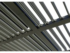 Pergola bioclimatique autoportante en aluminium