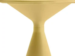 Table et chaises hautes de bistrot empilables