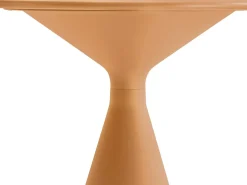 Table et chaises hautes de bistrot empilables