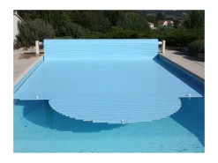 Volet roulant hors sol "Mouv & Roll " pour piscine Sao Paulo