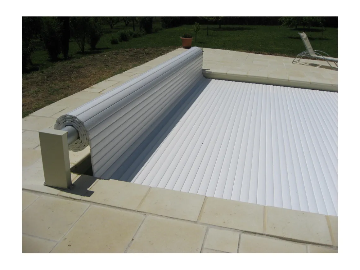 Volet roulant hors sol "Mouv & Roll " pour piscine Venecia