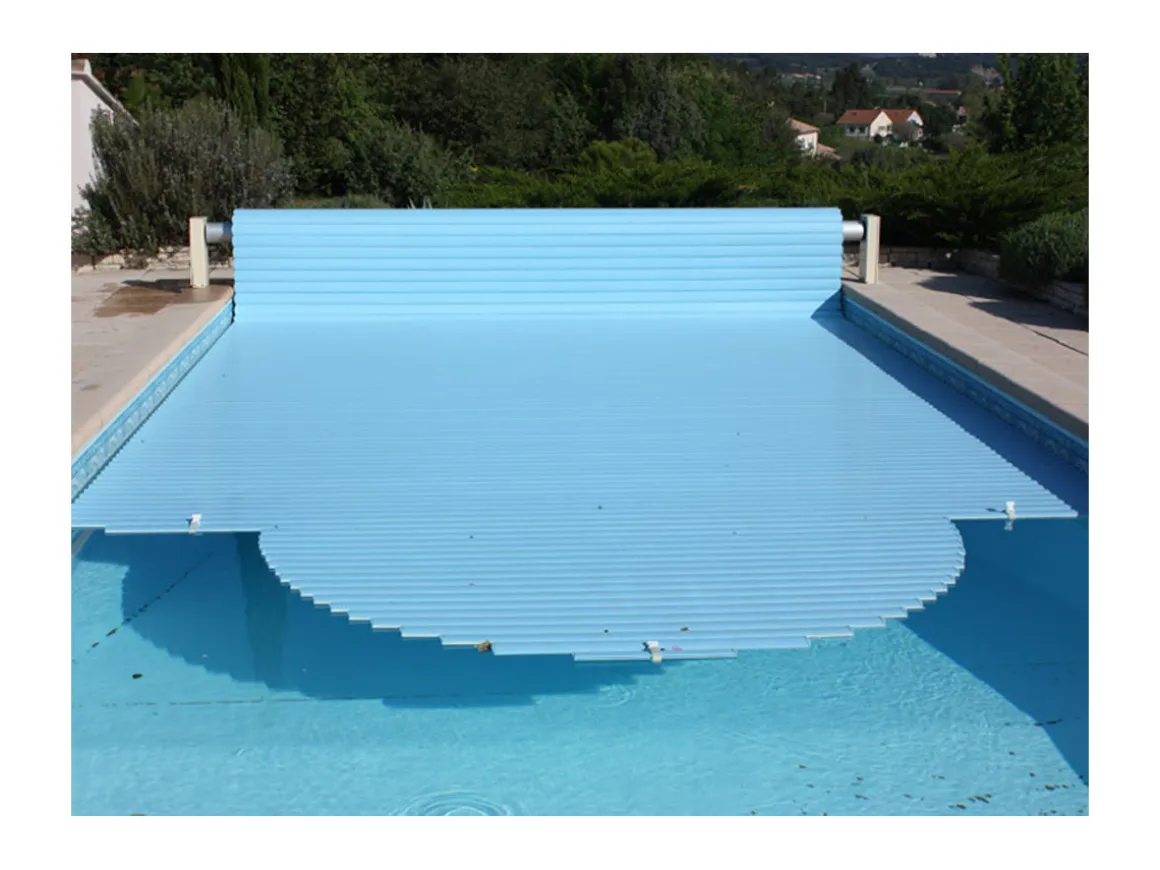 Volet roulant hors sol "Mouv & Roll " pour piscine Brazilia